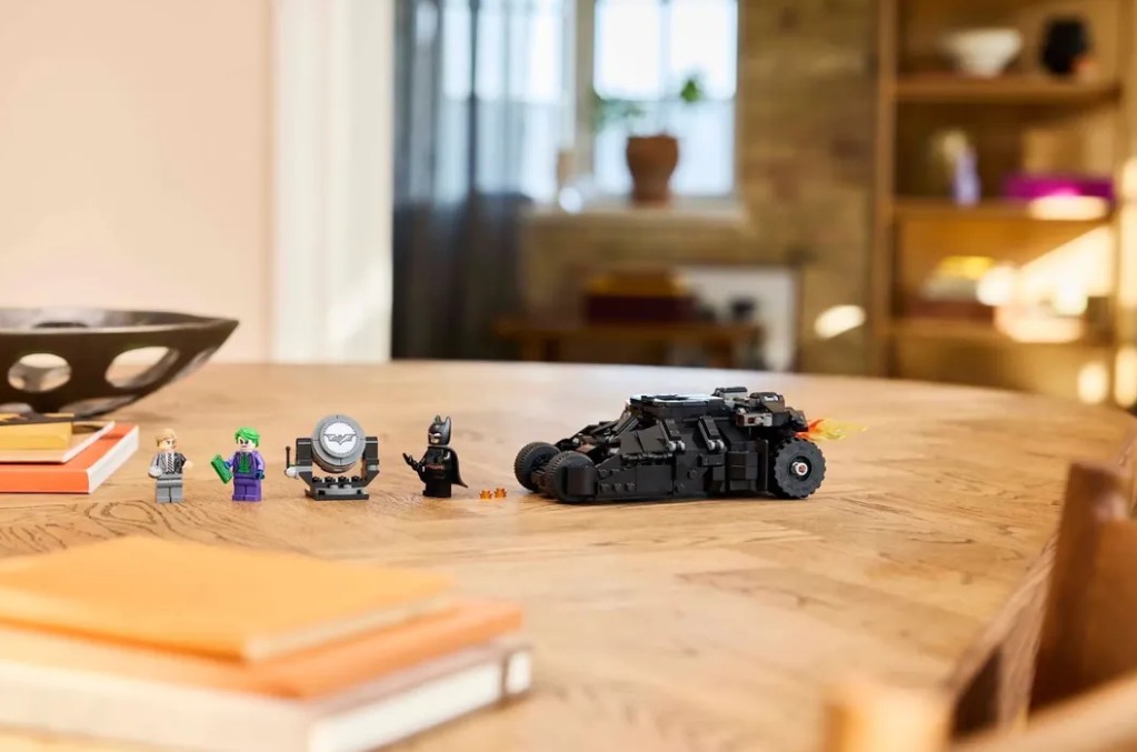 lego 76303 蝙蝠俠裝甲車 vs. 雙面人 和小丑 batman™ tumbler vs. two face™ & the joker